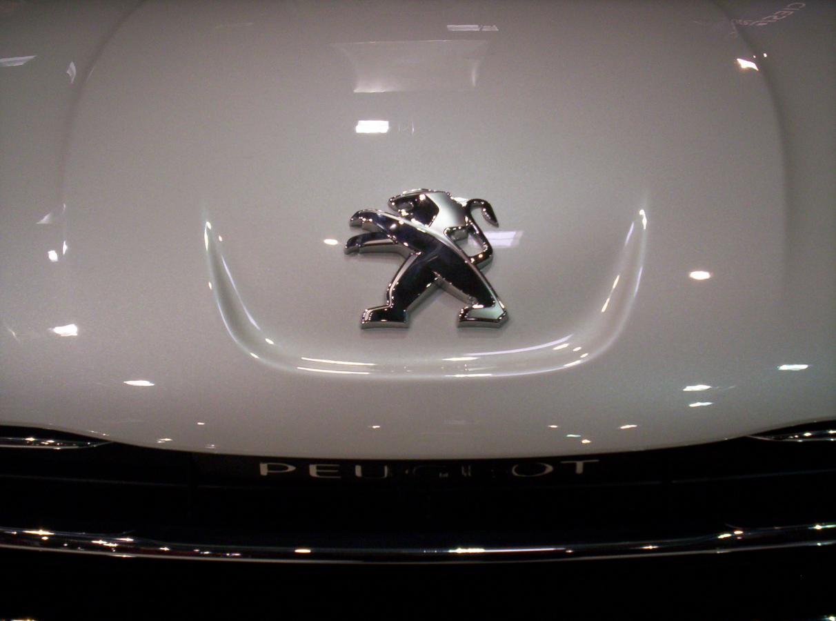 Peugeot logo Peugeot i-Lab